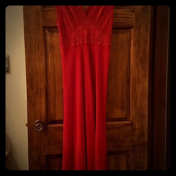 Red long nightwear EUC - Picture 1 of 2